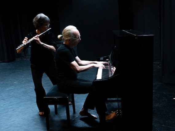 Anne im Rücken blank